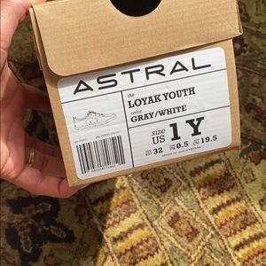 Astral The Loyak Youth Gray/White US Size 1 Y